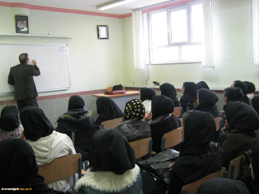 برگزاری کارگاه آموزشی با موضوع ارتباط موثربادیگران در آموزشکده فنی وحرفه ای دختران ارومیه
