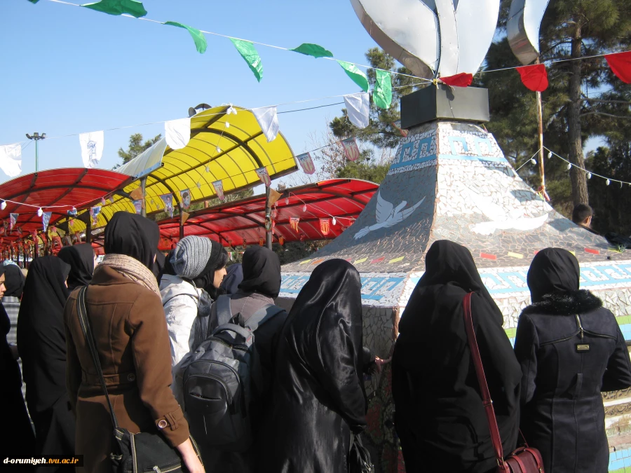 زیارت مزارشهدادرسومین روز ازایام الله دهه فجر