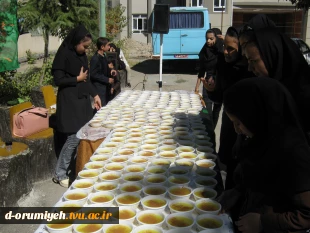 مراسم عزاداری سالارشهیدان امام حسین (ع) در هشتمین روز از ماه محرم همراه با توزیع شله زرد