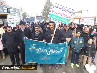 حضور باشکوه اساتید ، کارکنان ودانشجویان آموزشکده فنی وحرفه ای دختران ارومیه در راهپیمایی یوم الله 22 بهمن