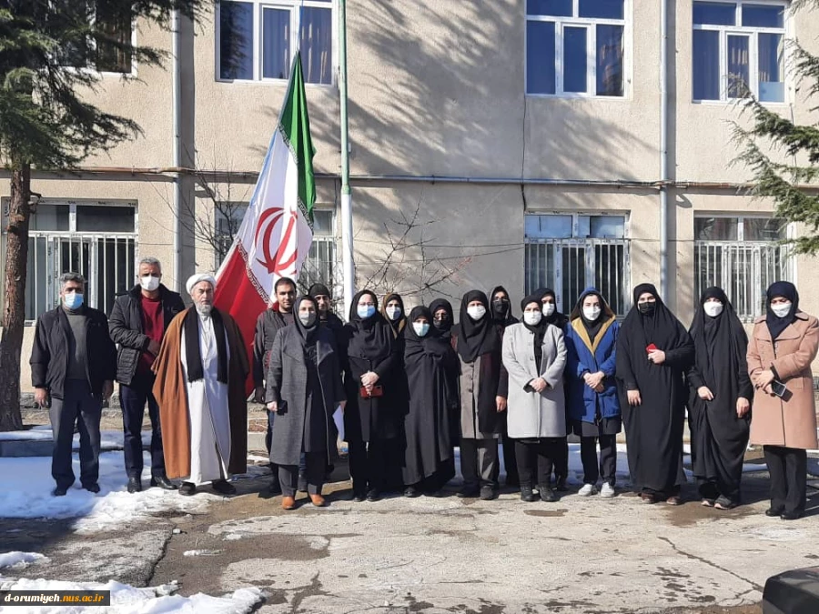 برگزاری مراسم برافراشتن پرچم مقدس جمهوری اسلامی ایران ونواختن زنگ انقلاب 3